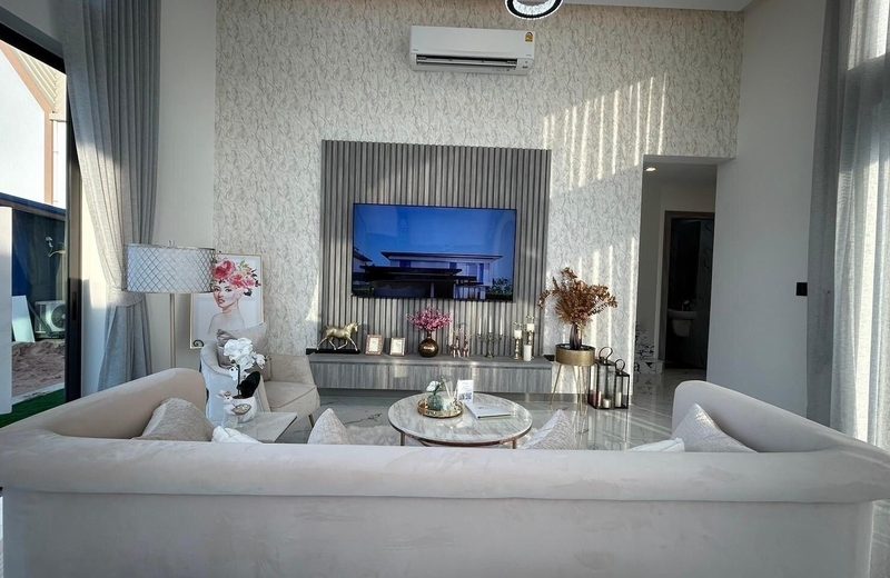 Light-Filled Living Areas